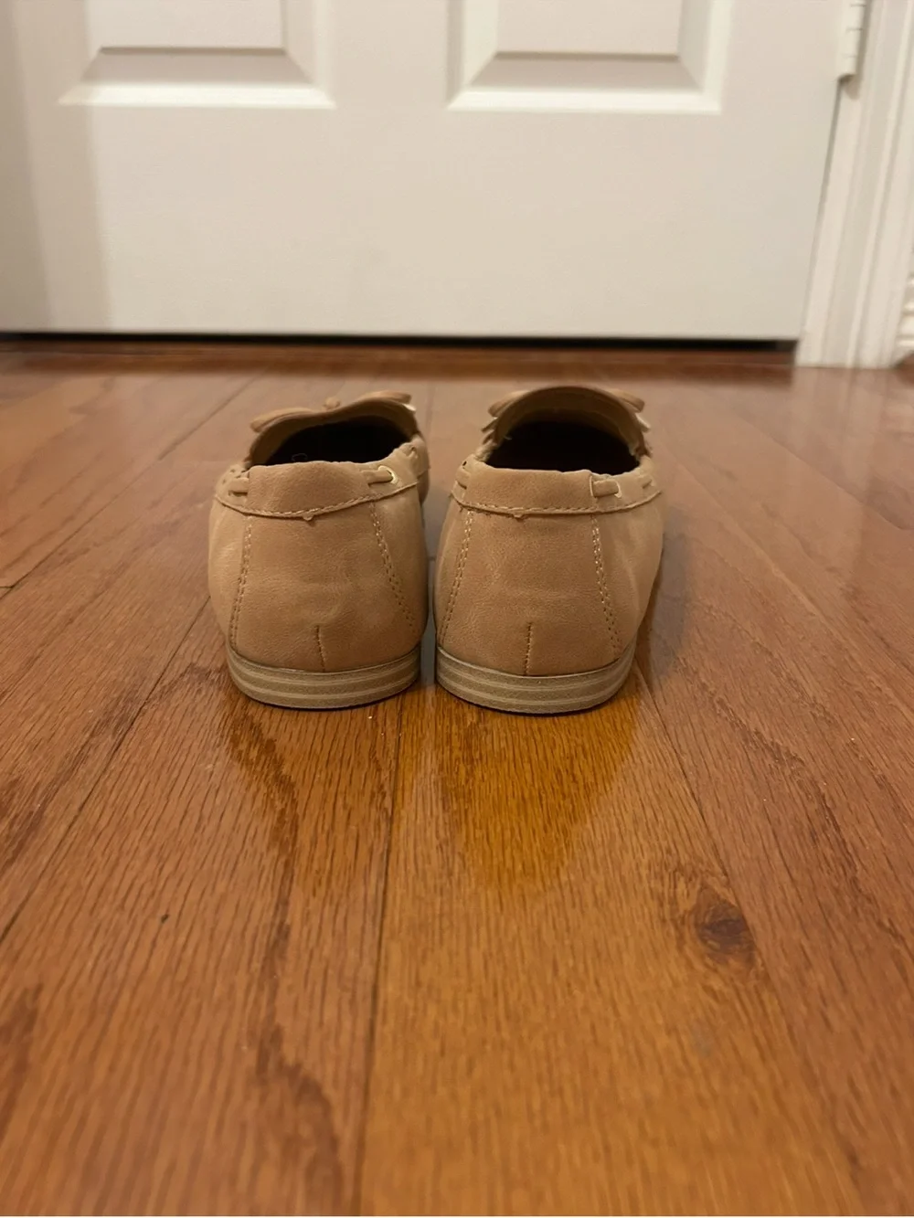 Dolce Vita Modern Tan Driving Loafers Women's Size 9 Bow Slip-On Minimalist